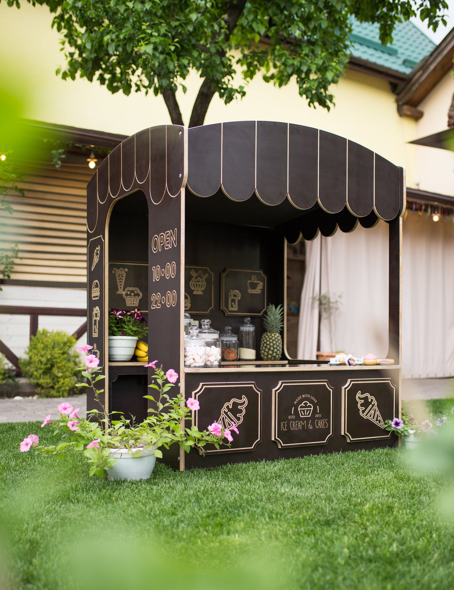 Spiel-Kiosk / Kinder-Café aus wasserfestem laminiertem Sperrholz